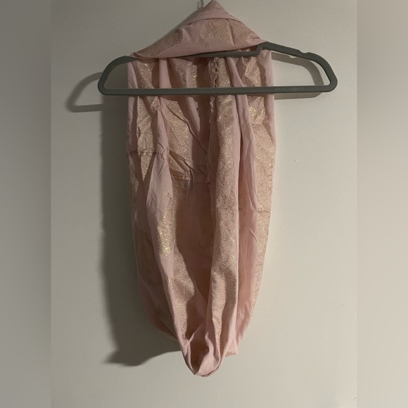 American Eagle Infinity Blush and Gold Scarf - Picture 4 of 9